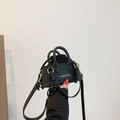 Mini borsa a mano nera per bambini con fodera a coulisse e finiture in oro - Nero