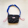 Borsa a tracolla trapuntata nera per bambini con cinturino blu e coulisse rosse a contrasto - Nero
