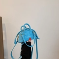 Mini borsa a conchiglia celeste con manici e scritte alla moda per bambini - Blu