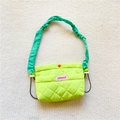 Borsa a tracolla trapuntata per bambini in verde neon con tracolla plissettata trendy - Verde