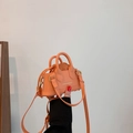 Mini borsa a conchiglia arancione per bambini con scritte dorate e doppi manici - Arancione