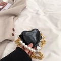 Mini black heart-shaped handbag with crocodile pattern, pearl handle and gold chain strap - Black