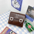 Mochila infantil de cuero PU marrón con oso de dibujos y texto Stay Cute - Café Pequeño