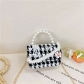 Mini Houndstooth-Tweed-Handtasche mit Perlengriff, Love-Pin und goldener Kette - Schwarz Hahnentritt