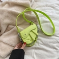 Sacoche selle vert néon pour filles avec texture grainée et bandoulière chaîne - Vert Fluorescent