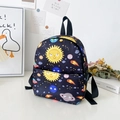 Mochila infantil negra con planetas espaciales y correas de hombro ajustables - Azul oscuro