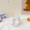 Mini bolso blanco de piel sintética con lazo elegante, asa superior y bandolera - Blanco