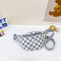 Kinder Umhängetasche mit grauem Karomuster, verstellbarem Gurt und Fashion-Logo - Grau