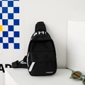 Schwarze Kinder-Umhängetasche aus Canvas mit weißem FASHION-Schriftzug und Gurt - Schwarz