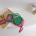 Mini bolso bandolera verde con cadena rosa para niñas y bebés con mucho estilo - Verde
