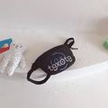 Μοντέρνα μαύρη υφασμάτινη τσάντα στήθους για αγόρια με μπλε γράμματα και ρυθμιζόμενο λουρί - Μαύρο