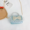 Minibolso azul iridiscente para niña con lazo de perlas, encaje y cuero acolchado - Azul claro