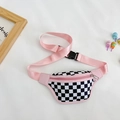 Sac de poitrine rose pour enfants avec damier noir et blanc et sangle ajustable - Rose Échiquier