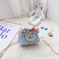 Sac à chaîne en tweed bleu pour filles avec fleurs et perles sur tapis moelleux - Fleur / Bleu