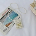 Mini bolso bandolera de perlas blancas hecho a mano con elegante cierre dorado - Estilo 2