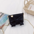 Bolso bandolera pequeño negro para niñas con lazo grande y cadena de metal dorado - Negro