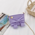 Bolso bandolera mini lila chic con lazo, cadena dorada y colgante de corazón - Morado