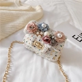 Borsa a tracolla in tweed bianco per bambina con fiori in tessuto 3D e perle eleganti - Fiorellino Bianco