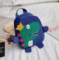 Mochila infantil azul oscuro con diseño de dinosaurio verde y corona amarilla detalle - Backpack / Azul