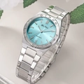 Détails d'une montre à quartz avec cadran bleu glacé soleil et bracelet en acier argent - Boîtier Argent Cadran Bleu Clair