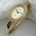 Elegante goudkleurige dameshorloge armband met strass bezel en blauwe accenten - Goud Gouden Wijzerplaat