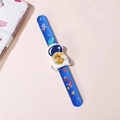 Blaue Kinder Klapparmbanduhr mit 3D-Astronauten-Design und Weltraummotiven für Kinder - Himmelblau