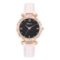 Détail d'une montre femme Geneva avec lunette en cristal et cadran ciel étoilé noir - Blanc