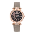 Détail du boîtier montre or rose avec lunette cristal et bracelet cuir mat gris - Gris