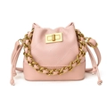 Bolso saco acolchado rosa para niñas con cadena dorada y cierre de giro - Rosa Claro