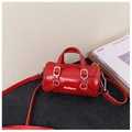 Mini sac cylindre rouge brillant pour enfants avec lettrage Hellojm et détails argentés - Rouge