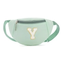 Sac de poitrine enfant vert menthe avec écusson Y et bandoulière réglable sur fond blanc - Style Y