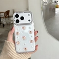 Detalle de funda transparente para iPhone con lazos plateados 3D y perlas sujeta a mano - iPhone 17 Pro Max / Marco Galvanizado Cuenta de Plata Lazo Pie