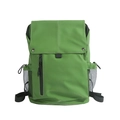 Leuchtend grüner Kinderrucksack mit großem Fassungsvermögen, schwarzen Gurten und Netztaschen - Grün