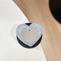 Vista ravvicinata del supporto cellulare a cuore con bordo glitterato e specchio - Specchio Cuore Perlato-Nero