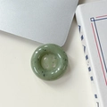 Détail du support de téléphone motif marbre vert à éclaboussures sur un bureau minimaliste - Taches d'encre - Vert Foncé
