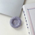 Gros plan du support de téléphone bouton lavande avec taches d'encre sur ordinateur - Taches d'encre - Violet Clair