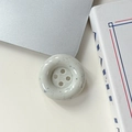 Détail du support de téléphone en forme de bouton crème avec taches noires - Taches d'encre - Blanc Cassé