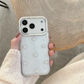Primer plano de funda crema con corazones para iPhone 16 Pro Max en base de madera - Marco Galvanizado-Purpurina Goteo de Pegamento-Perla de Plata Mini Corazón / iPhone 7/8/SE 2020
