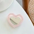 Détail d'un support de téléphone en forme de cœur rose pailleté avec un miroir central - Support Miroir Cœur - Cristal à Paillettes / Rose