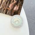 Dettaglio del supporto per telefono con delfino blu e corona di strass lucidi - Zirconia Bianca-Verde Menta (Specchio Delfino Glitter Magnetico)