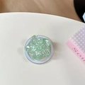Vista macro del supporto per telefono a fiore verde con glitter e acrilico lucido - Magnetico - Ciliegio con Paillettes ad Alta Lucentezza / Verde