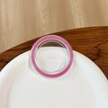 Detail of round phone socket base featuring pink-purple glitter rim in clear resin - Magnetic Base - Ice Crushed - Rose Red