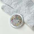 Vista macro del supporto magnetico per telefono con orsetto glitter e paillettes - Specchio Orso Colorato N. 4 (gift磁吸-4号)