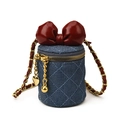 Mini-Beuteltasche aus Denim mit roter Schleife und Steppmuster für Kleinkinder - Denim-Blau