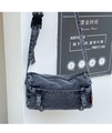 Bolso bandolera de mezclilla gris oscuro lavado vintage con hebilla industrial y correa - Gris Negro (Sin Colgante)