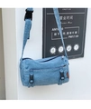 Sac bandoulière en denim bleu avec bretelles réglables et fermoirs à boucle - Bleu Clair (Sans Pendentif)