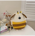 Dettaglio dello zaino in peluche a forma di cane con strisce e ciondolo coordinato - Bianco Con Pendente