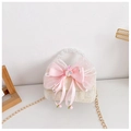 Detalle de bolso para niña con encaje, lazo rosa de satén y asa de cuentas claras - Estrella Beige
