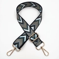 Verstellbarer 3,8 cm Retro-Schultergurt mit Chevron-Muster und goldenen Metallhaken - Chevron-Muster / Goldschnalle