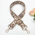 Détail de la bandoulière brodée jacquard réglable avec boucles en métal doré - Style 8-Beige & Marron Foncé